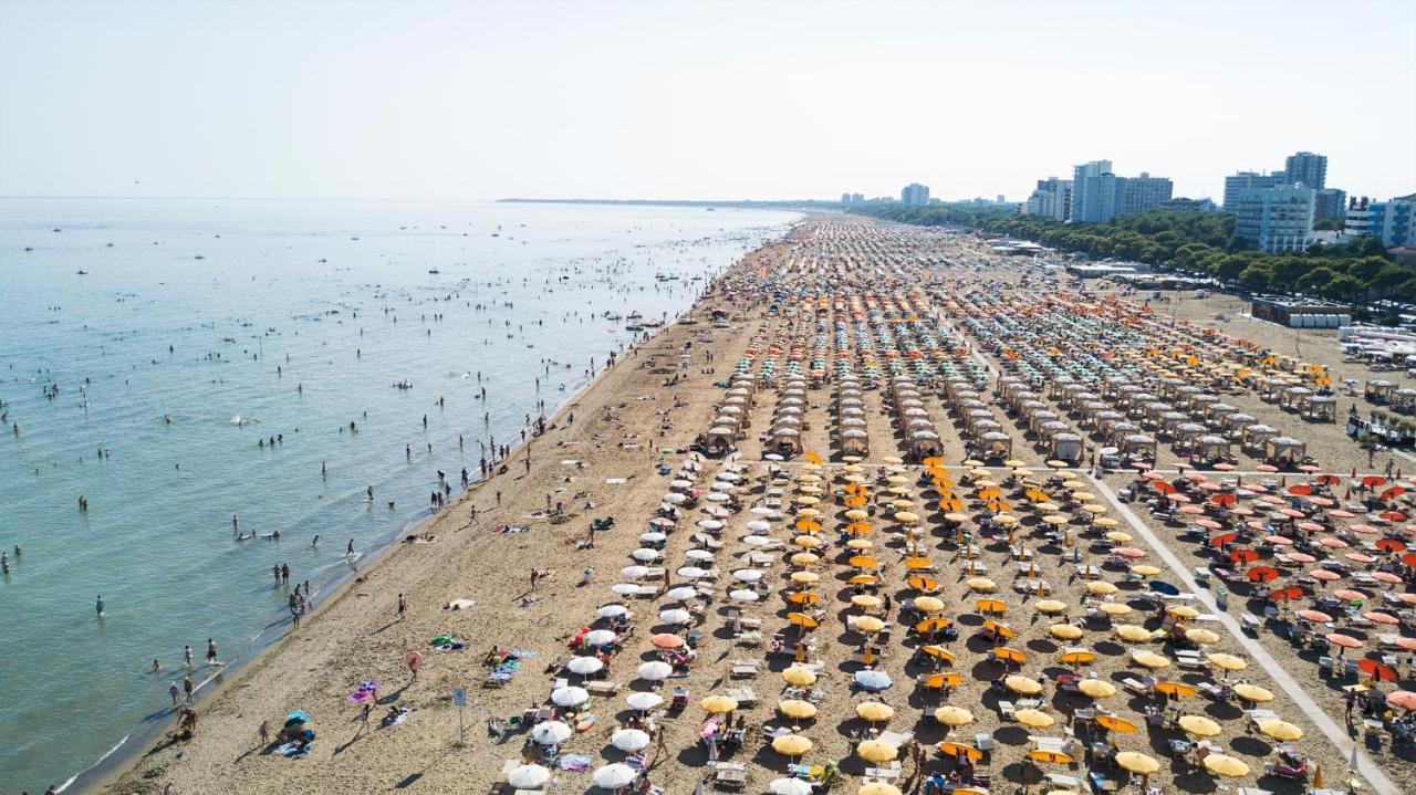 Residenza Marco Polo Appartement Lignano Sabbiadoro Buitenkant foto